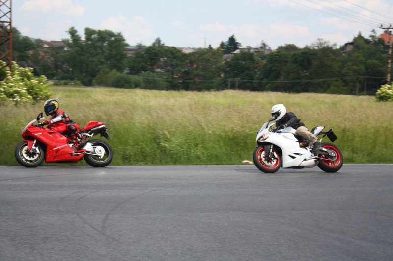 Test Ducati Panigale 899: napravený zlý muž - 30 - Ducati Panigale 899 Ducati 899 Panigale28
