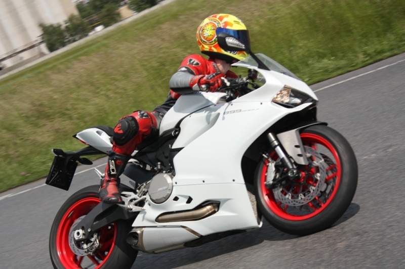 Test Ducati Panigale 899: napravený zlý muž - 5 - Ducati Panigale 899 Ducati 899 Panigale31
