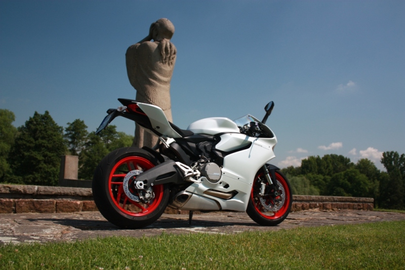 Test Ducati Panigale 899: napravený zlý muž - 6 - Ducati Panigale 899 Ducati 899 Panigale23