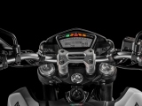 1 Ducati 939 Hypermotard02