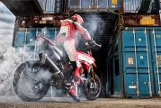 1 Ducati 939 Hypermotard05