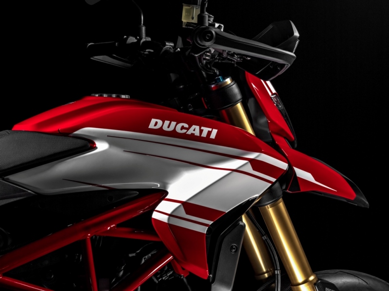 Ducati Hypermotard 939 a Hyperstrada 939 2016: s vylepšeným motorem - 17 - 1 Ducati 939 Hypermotard22