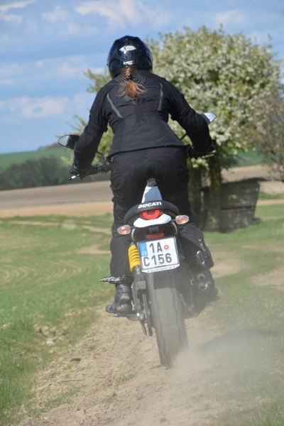 Test Ducati Scrambler Desert Sled: do města i na polní cestu - 12 - 1 Ducati Desert Sled test (3)
