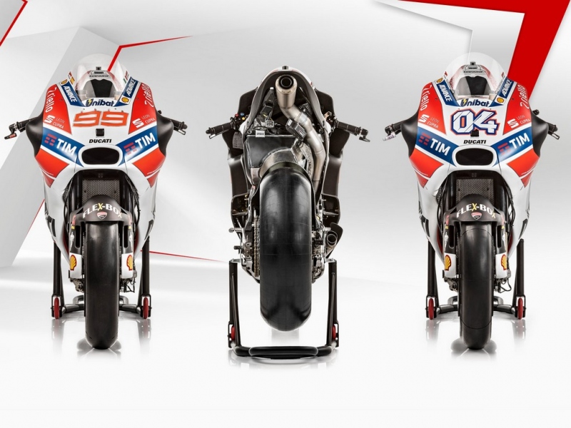Co se skládá z více dílů, Seat Leon Cup Racer nebo Ducati Desmosedici GP17? - 1 - 1 Seat Leon Cup Racer