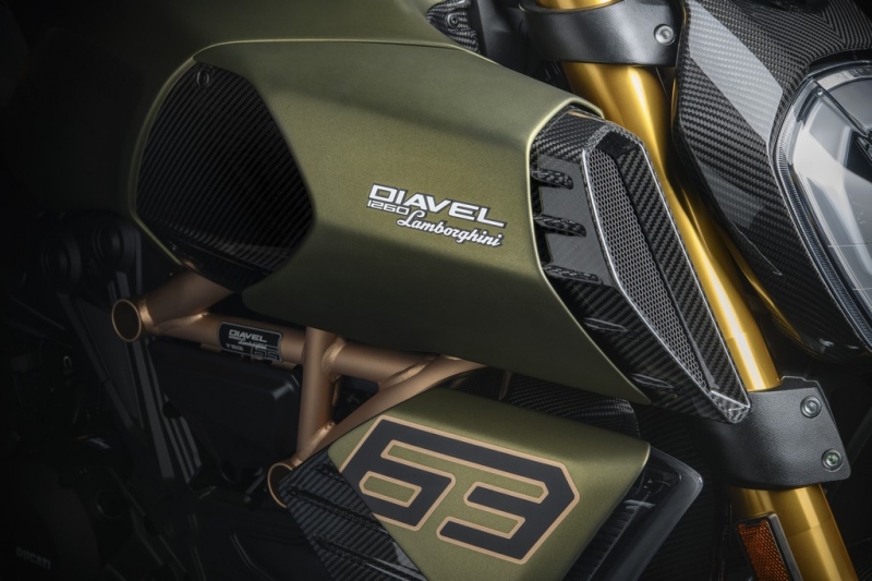 Ducati Diavel 1260 Lamborghini: exkluzivní edice - 24 - 1 Ducati Diavel 1260 Lamborghini (11)