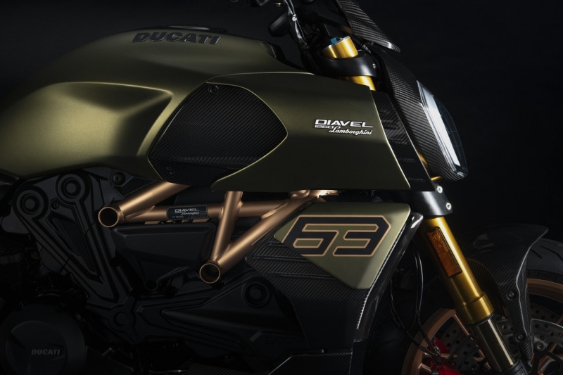 Ducati Diavel 1260 Lamborghini: exkluzivní edice - 28 - 1 Ducati Diavel 1260 Lamborghini (15)