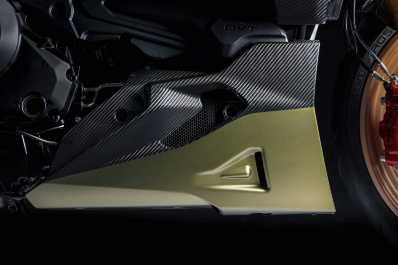 Ducati Diavel 1260 Lamborghini: exkluzivní edice - 30 - 1 Ducati Diavel 1260 Lamborghini (17)