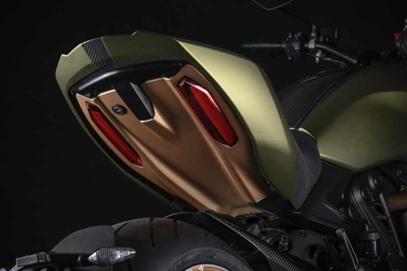 Ducati Diavel 1260 Lamborghini: exkluzivní edice - 31 - 1 Ducati Diavel 1260 Lamborghini (18)