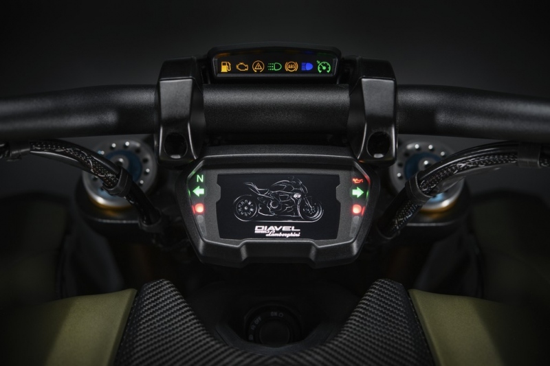 Ducati Diavel 1260 Lamborghini: exkluzivní edice - 33 - 1 Ducati Diavel 1260 Lamborghini (20)