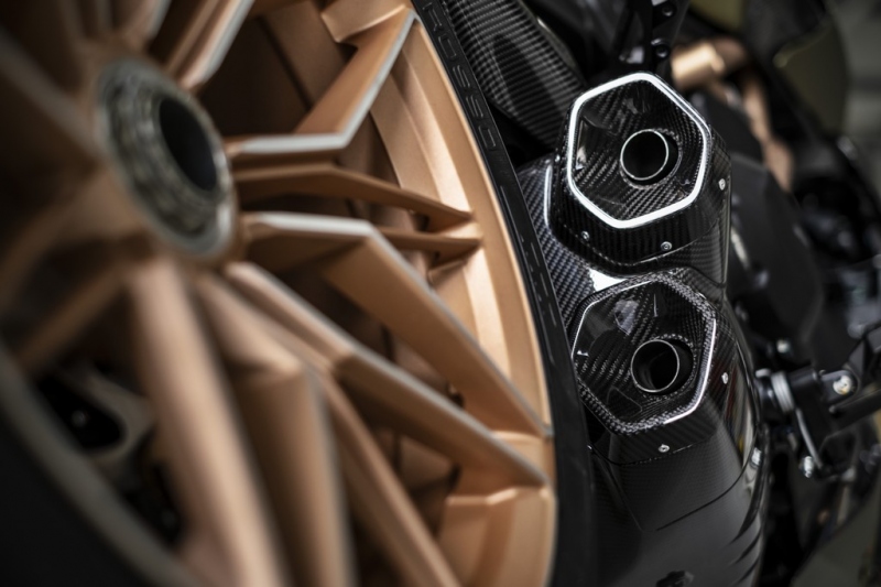 Ducati Diavel 1260 Lamborghini: exkluzivní edice - 41 - 1 Ducati Diavel 1260 Lamborghini (41)