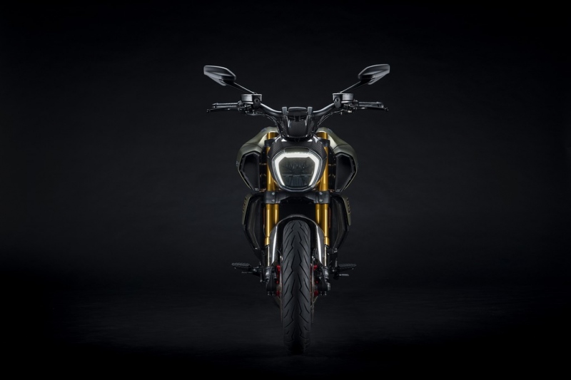 Ducati Diavel 1260 Lamborghini: exkluzivní edice - 7 - 1 Ducati Diavel 1260 Lamborghini (5)