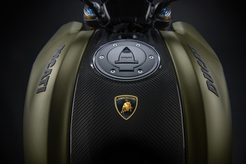 Ducati Diavel 1260 Lamborghini: exkluzivní edice - 22 - 1 Ducati Diavel 1260 Lamborghini (9)