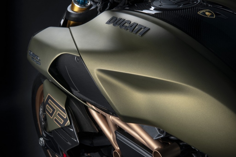Ducati Diavel 1260 Lamborghini: exkluzivní edice - 23 - 1 Ducati Diavel 1260 Lamborghini (10)