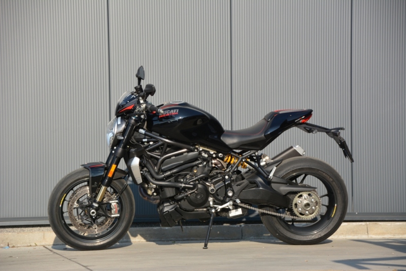 Test Ducati Monster 1200 R: nahá a divoká - 4 - 1 Ducati Monster 1200 R 2016 test14