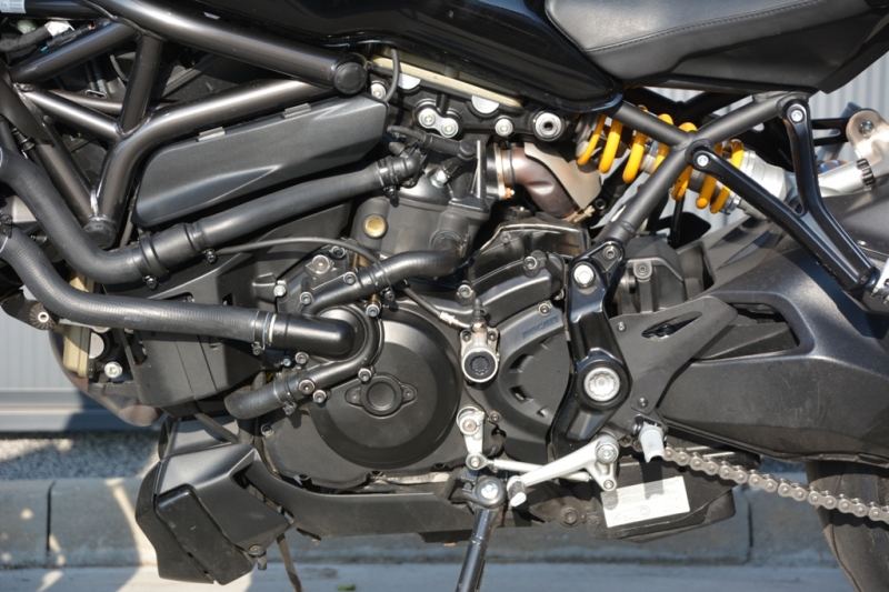 Test Ducati Monster 1200 R: nahá a divoká - 6 - 3 Ducati Monster 1200 R 2016 test33
