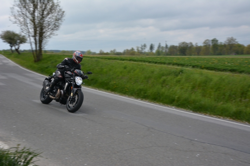 Test Ducati Monster 1200 R: nahá a divoká - 23 - 3 Ducati Monster 1200 R 2016 test39