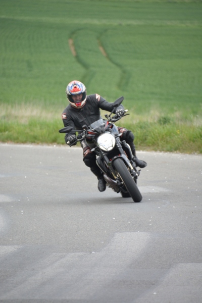 Test Ducati Monster 1200 R: nahá a divoká - 24 - 3 Ducati Monster 1200 R 2016 test40