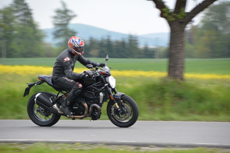 Test Ducati Monster 1200 R: nahá a divoká - 26 - 3 Ducati Monster 1200 R 2016 test43
