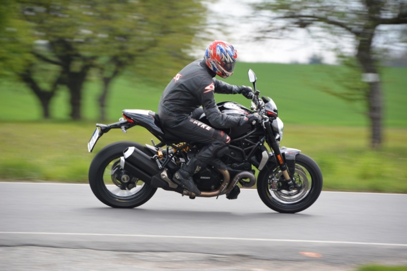 Test Ducati Monster 1200 R: nahá a divoká - 14 - 3 Ducati Monster 1200 R 2016 test46