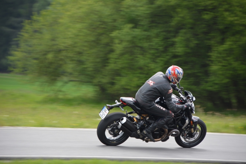 Test Ducati Monster 1200 R: nahá a divoká - 27 - 3 Ducati Monster 1200 R 2016 test44