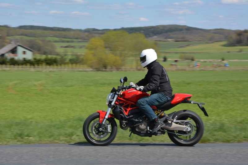 Test Ducati Monster 821: Kdo potřebuje víc? - 20 - 1 Ducati Monster 821 test03