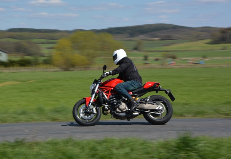 Test Ducati Monster 821: Kdo potřebuje víc? - 21 - 1 Ducati Monster 821 test04