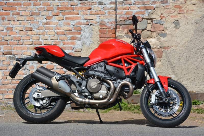 Test Ducati Monster 821: Kdo potřebuje víc? - 25 - 2 Ducati Monster 821 test18
