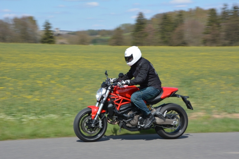 Test Ducati Monster 821: Kdo potřebuje víc? - 16 - 2 Ducati Monster 821 test25