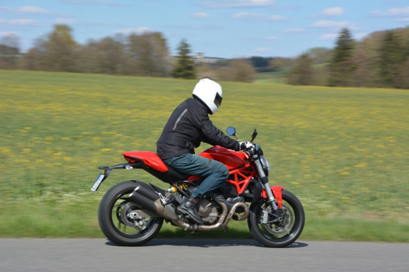 Test Ducati Monster 821: Kdo potřebuje víc? - 17 - 2 Ducati Monster 821 test26