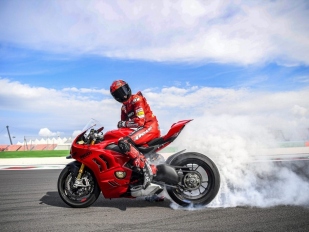 Ducati Panigale V4 a V4 S 2022: rychlejší s novými křidélky