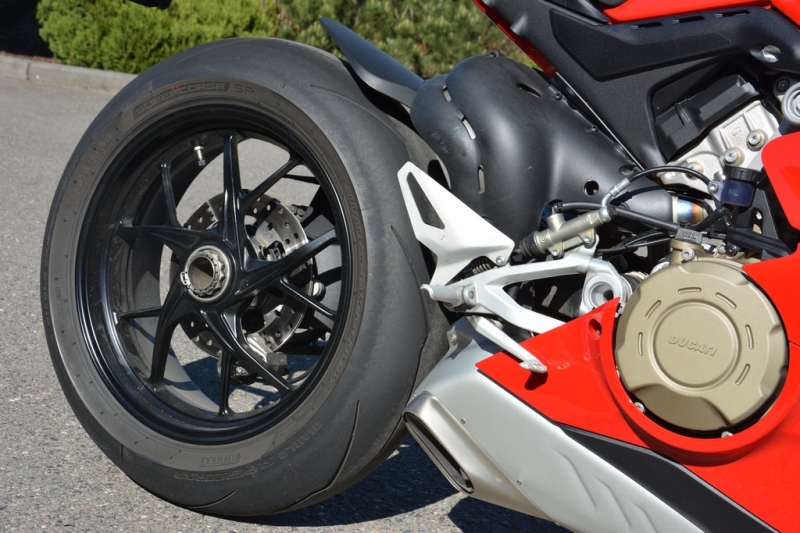 Test Ducati Panigale V4: peklo na zemi - 15 - 1 Ducati Panigale V4 test (18)