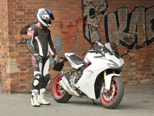 Test Ducati Supersport S: na okruh i na dovolenou