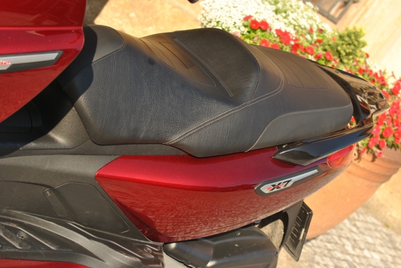 Test Piaggio X7 EVO: skútry italové umí - 5 - EVOX707