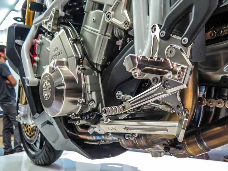 FGR Midalu 2500 V6 bude k vidění na Motosalonu v Praze - 5 - 2 FGR 2500 V6 Midalu 14