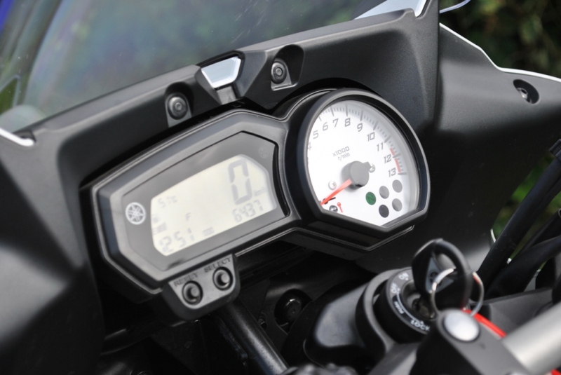 Yamaha Fazer8: zlatá střední? - 9 - FZ810
