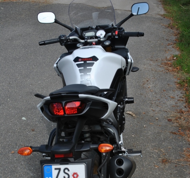 Yamaha Fazer8: zlatá střední? - 3 - FZ801