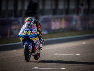 Kornfeil postoupil přímo do Q2, 28. Salač