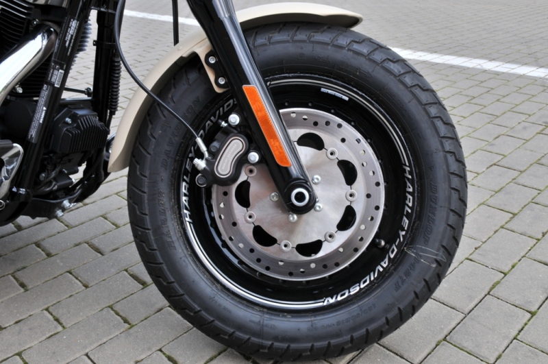 Test Harley-Davidson Fat Bob: bezva tlusťoch - 18 - HD Dyna Fat Bob HD Dyna Fat Bob01