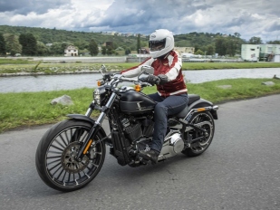 Test Harley-Davidson Breakout 117: stylový cruiser