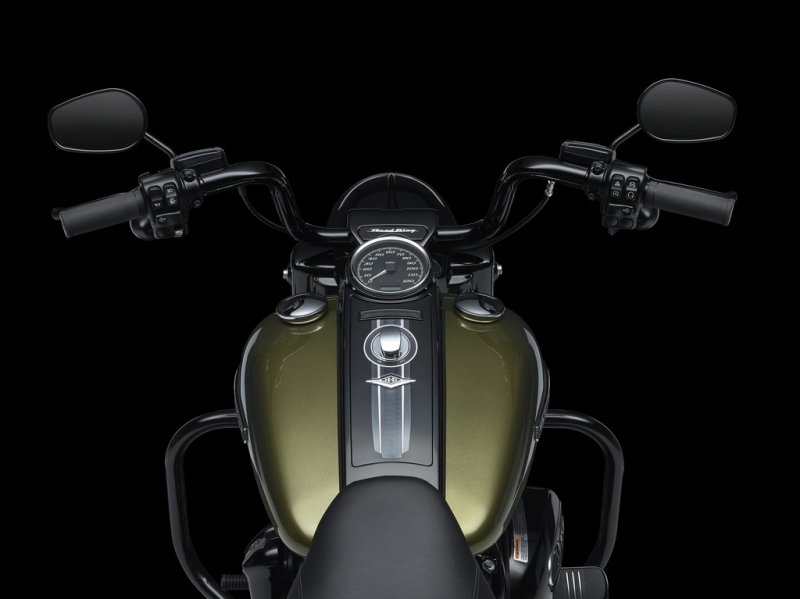 Harley-Davidson Road King Special 2017: agresivní custom bagger - 14 - 1 Harley Davidson 2017 Road King Special03