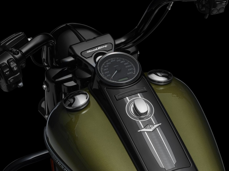 Harley-Davidson Road King Special 2017: agresivní custom bagger - 15 - 1 Harley Davidson 2017 Road King Special04