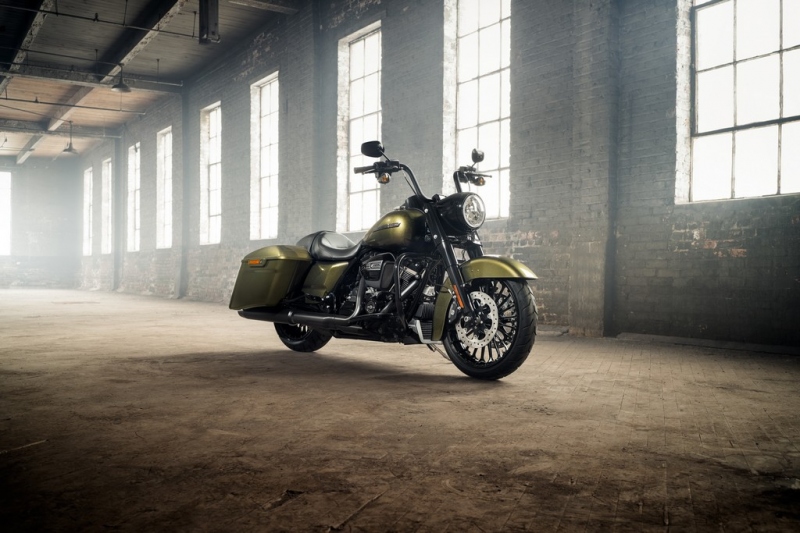 Harley-Davidson Road King Special 2017: agresivní custom bagger - 8 - 1 Harley Davidson 2017 Road King Special24