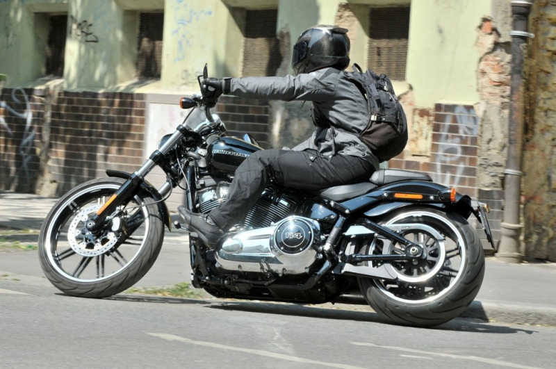 Test Harley-Davidson Breakout 2018: dokonalý krasavec - 18 - 1 Harley Davidson Breakout 2018 test (20)