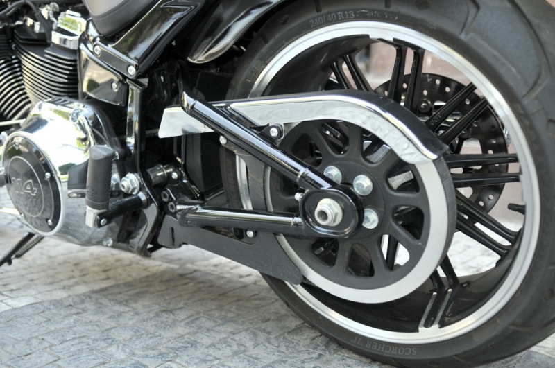 Test Harley-Davidson Breakout 2018: dokonalý krasavec - 5 - 1 Harley Davidson Breakout 2018 test (9)