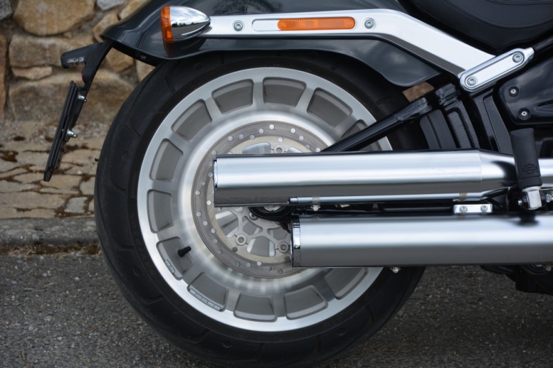 Test Harley-Davidson Fat Boy 2018: ocelový muž - 5 - 1 Harley Davidson Fat Boy 2018 test (16)