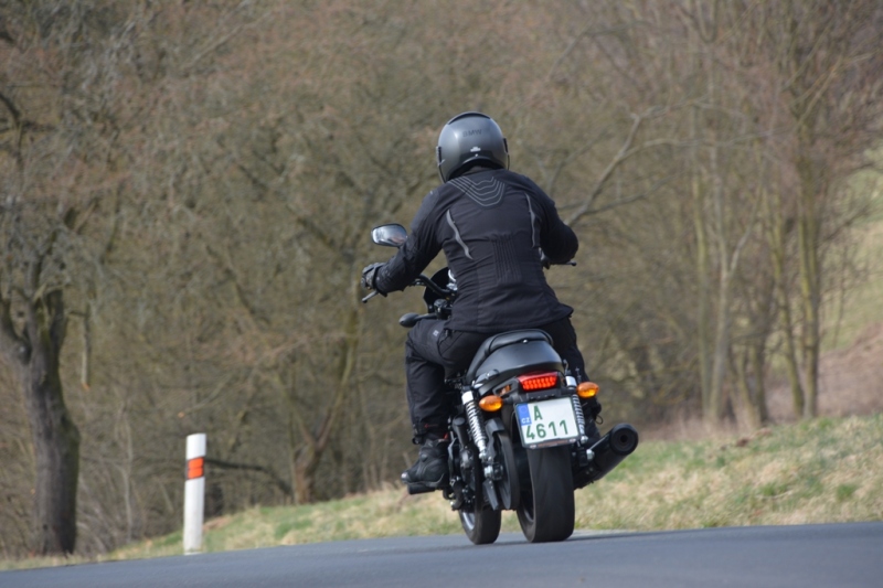 Test Harley-Davidson Street 750: café racer pro ženy - 2 - 1 Harley Davidson Street 750 test13