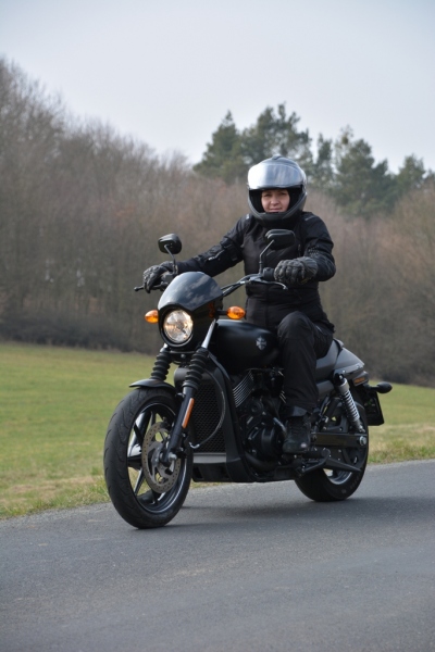 Test Harley-Davidson Street 750: café racer pro ženy - 8 - 1 Harley Davidson Street 750 test03