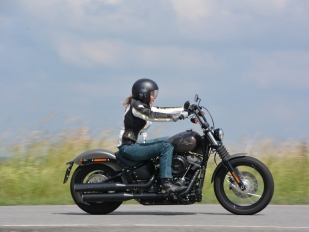 Test Harley-Davidson Street Bob: s rukama ve větru