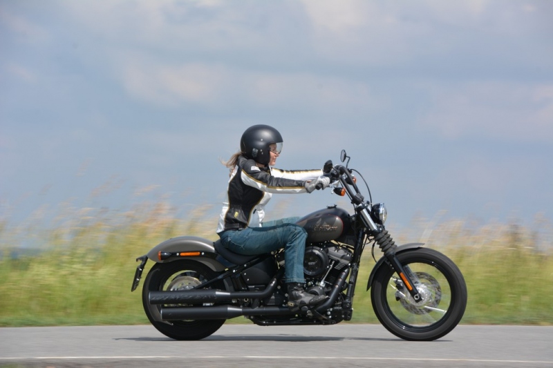 Test Harley-Davidson Street Bob: s rukama ve větru - 15 - 1 Harley Davidson Street Bob test (1)