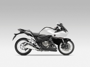 Honda VFR 1200 F 2015: v bílých barvách